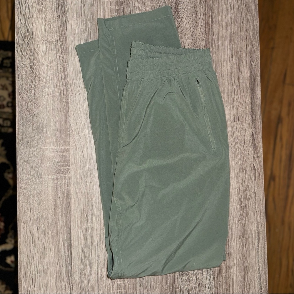 Outdoor Voices Zephyr 29” Pant - Laurel Wreath size small